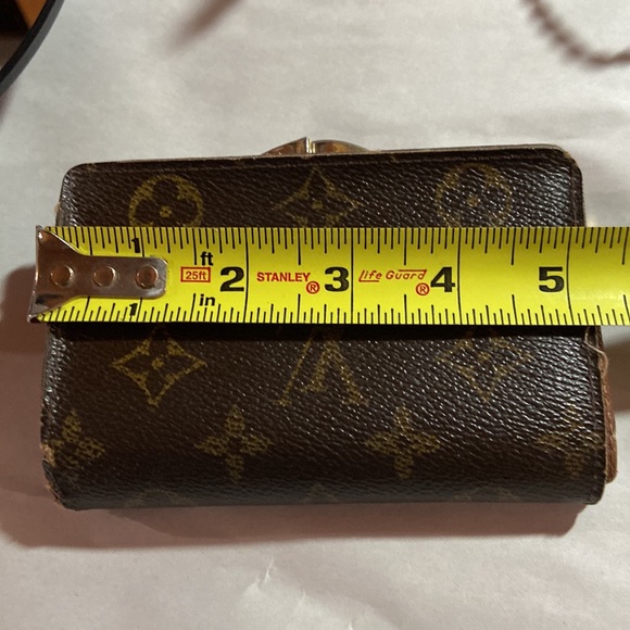 Louis Vuitton Kiss lock wallet - Picture 15 of 17